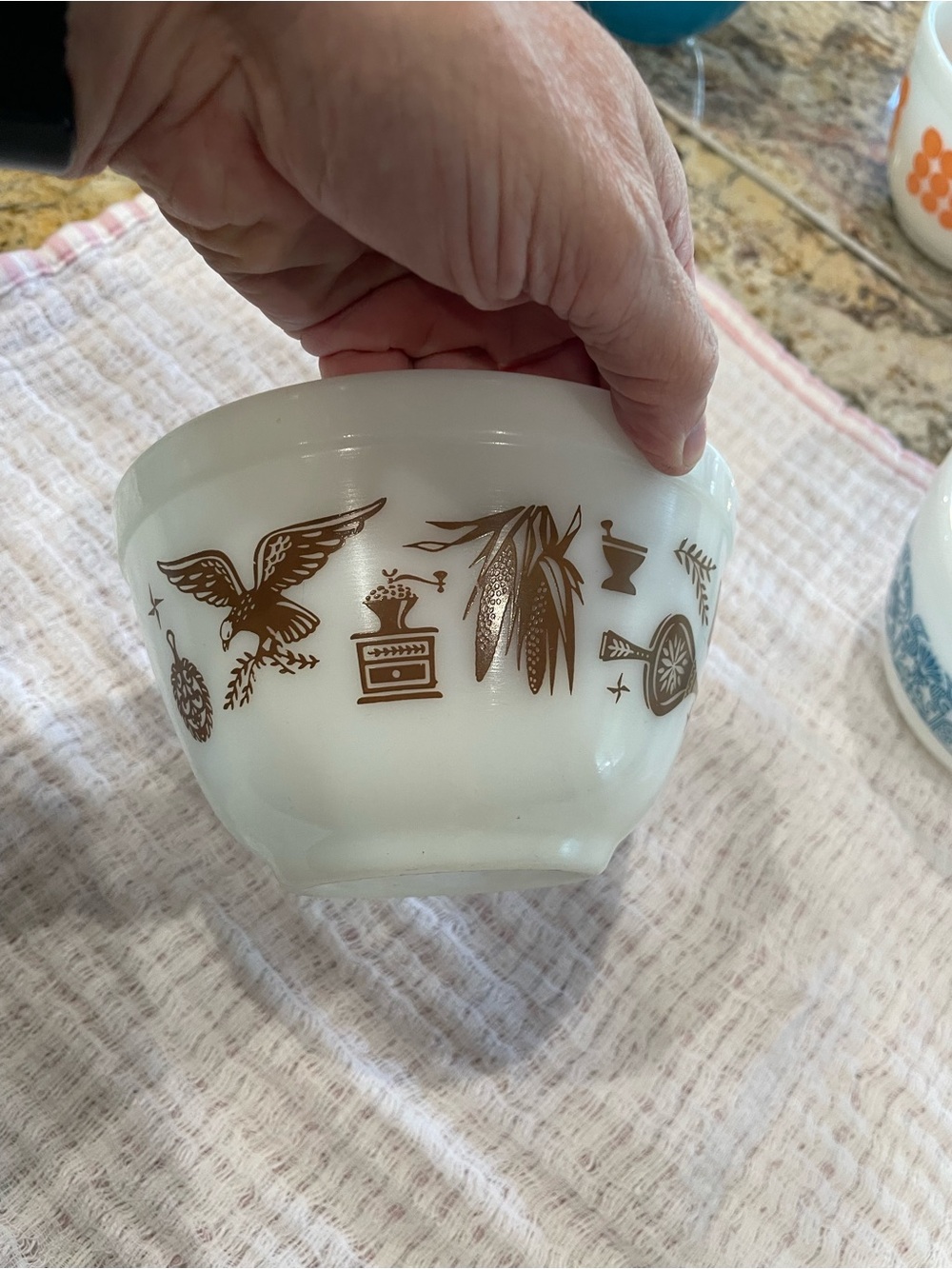 Vintage Pyrex #401 1.5pt mixing bowl - Picture 2 of 9